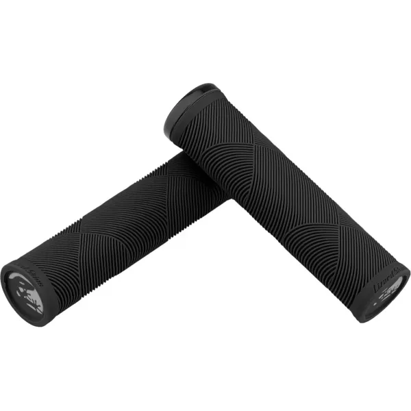 Грипсы Lizard Skins STRATA Lock-On, 135 мм, jet black Грипсы Lizard Skins STRATA Lock-On, 135 мм, jet black