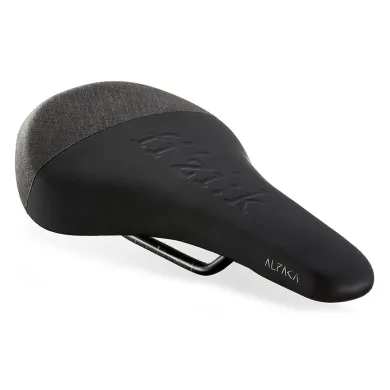 Седло Fizik Gravita Alpaca 130 мм с держателем и набором инструментов